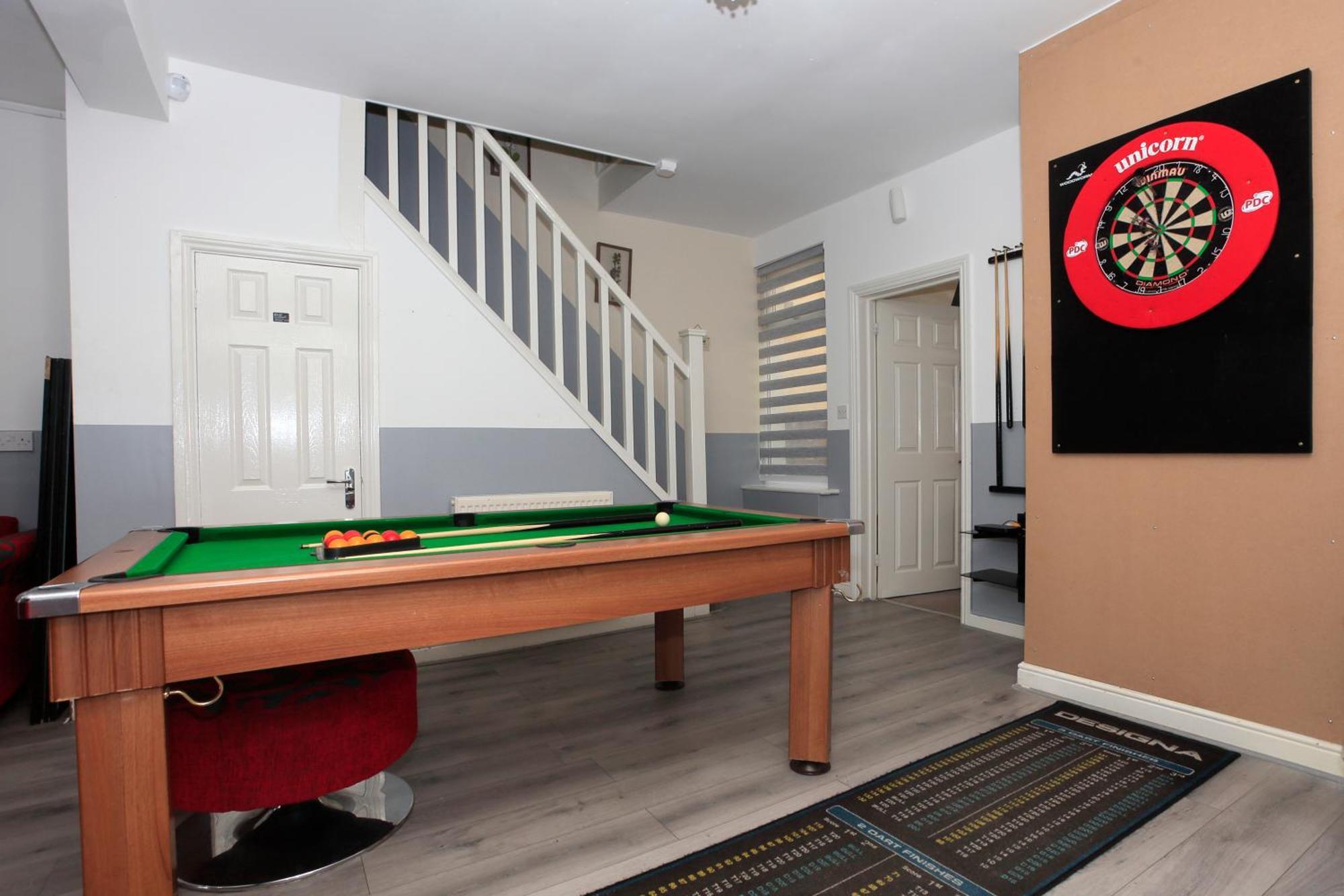 Luxury Hot Tub Entertainment Room Central Park Peterborough Exterior photo