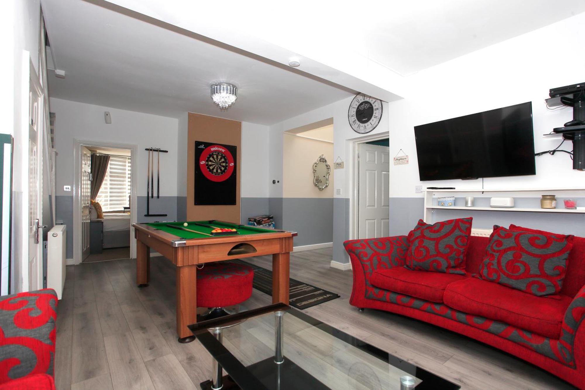 Luxury Hot Tub Entertainment Room Central Park Peterborough Exterior photo